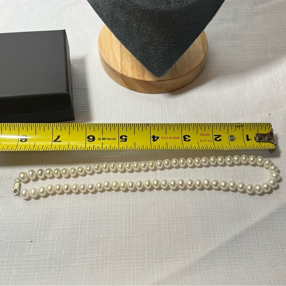 White Classic Pearl Necklace. Timeless Elegance. Sterling lobster clasp - Picture 4 of 6